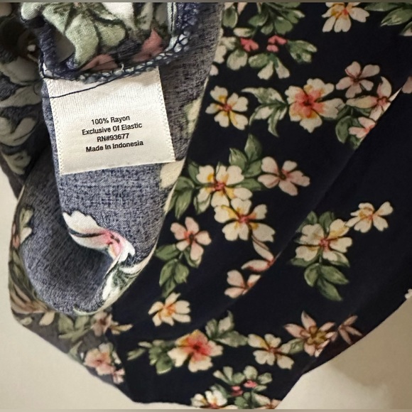 St John’s Bay - Floral Navy Blue Top - Picture 7 of 8